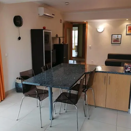 Lejlighed Spacious By The Beach At Praia Da Rocha *